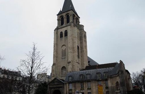 Saint-Germain-des-Pres Apartment | Veeve - Charming Bonaparte