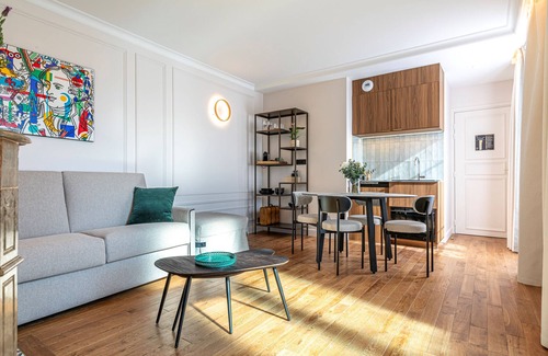 Quartier de Rochechouart Apartment | Villa SoPi Appart'Hotel by Patrick Hayat