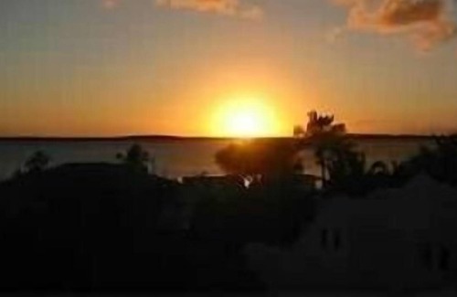 Spanish Wells House | Watercolor, Charming Island Cottage. 3 Bedroom. Walking Distance to all.