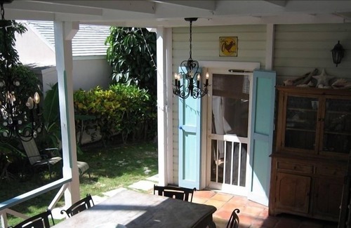 Spanish Wells House | Watercolor, Charming Island Cottage. 3 Bedroom. Walking Distance to all.