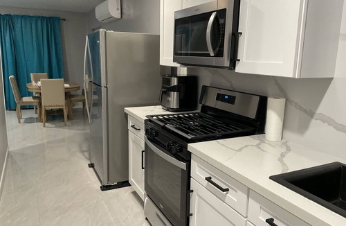 Rokers Point Apartment | 1 bedroom 1 bathroom beach house, beach right at your door stepsn
