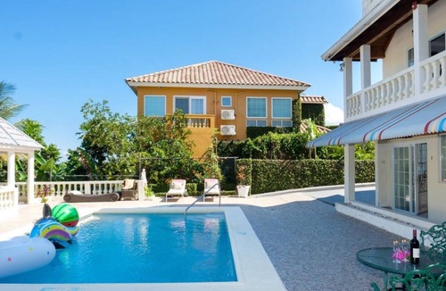 Tower Isle Apartment | 1 bedroom poolside studio appt [Pool Suite]