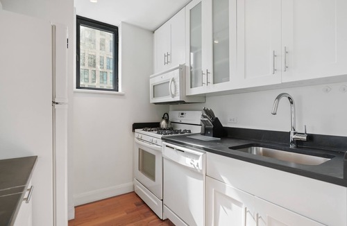 Gramercy Apartment | 1 Bedroom with Balcony Near Union Square