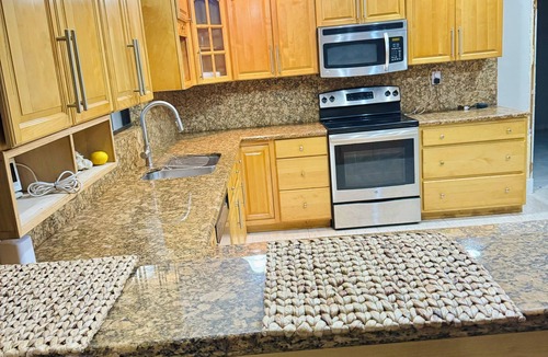 Bahamia West House | 1 King Bed located 1.5 miles from the beach