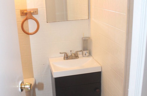 Canarsie House | 10 Minutes away from JFK is just what many look for. Easy access to the city.
