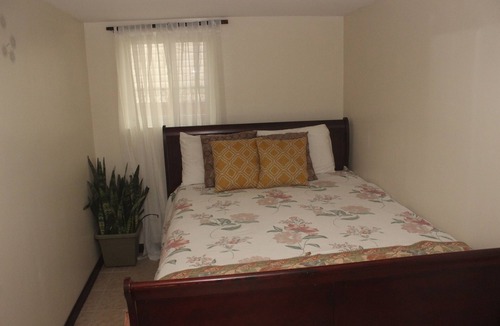 Canarsie House | 10 Minutes away from JFK is just what many look for. Easy access to the city.