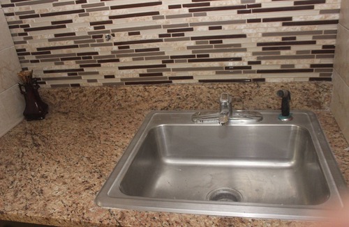 Canarsie House | 10 Minutes away from JFK is just what many look for. Easy access to the city.