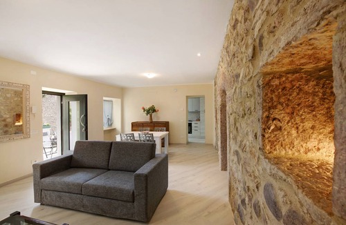 Albisano Apartment | 100 m² Apartment ∙ 2 bedrooms ∙ 4 guests