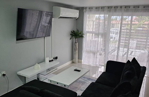 Portmore Apartment | 120 m² Apartment ∙ 3 bedrooms ∙ 6 guests