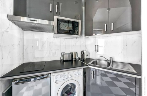8th Arrondissement Apartment | 13 m² Studio flat ∙ 1 bedroom ∙ 2 guests