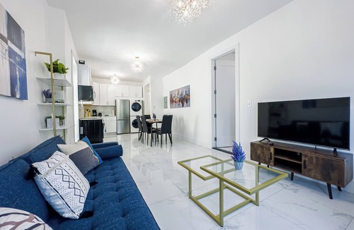 Crown Heights House | 16 Bedroom Fourplex Close to The train - Huge Decks - sleeps 32