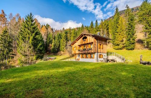 Valle di Cadore House | 18Th-Century Barn Close To Camaiore's Lake