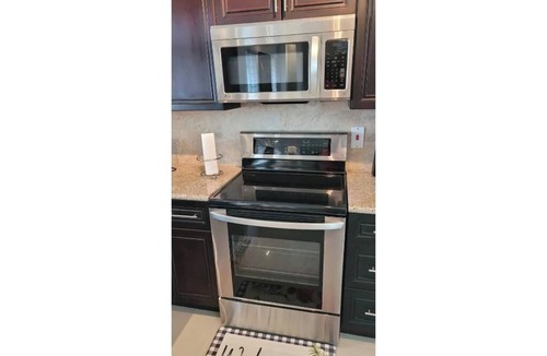 Rollington Town Condo | 2 B/room upscale location, pool, security, laundry