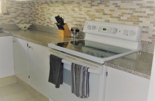Paradise Island House | 2 Bed/2.5 Bath Townhome - Blocks From Atlantis Resort on Paradise Island