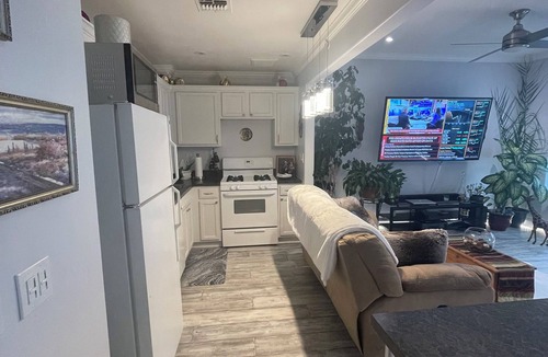 Queens House | 2 Bedroom Beach Paradise