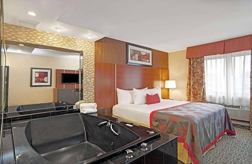 Willowbrook Hotel | 2-Star Hotel ∙ Ramada by Wyndham Staten Island