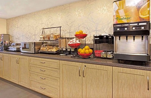 Willowbrook Hotel | 2-Star Hotel ∙ Ramada by Wyndham Staten Island