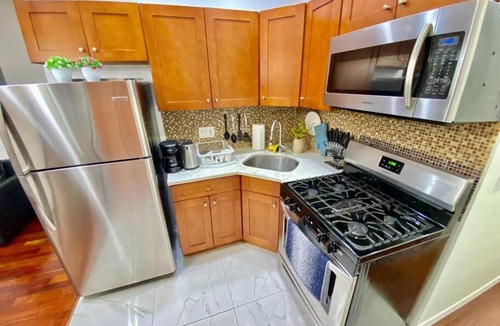 Bushwick Apartment | 20 Mins to Manhattan, Free Street PARKING