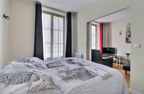 Hopital Saint-Louis Apartment | 29 m² Apartment ∙ 2 guests