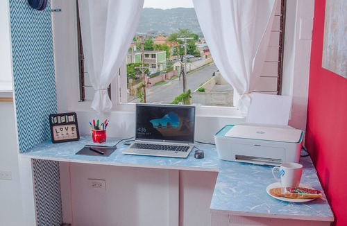 Kingston Apartment | 2Bdrm, Fully A/C, King Bed, Free Wifi, Walking distance from Devon House
