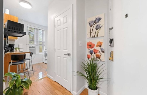 Midtown West Apartment | 2BR In Times Square Near Restaurants