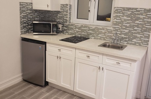 Rolleville Cottage | 3-2 Minutes Away From The Beach, Restuarant, Stores And Bars