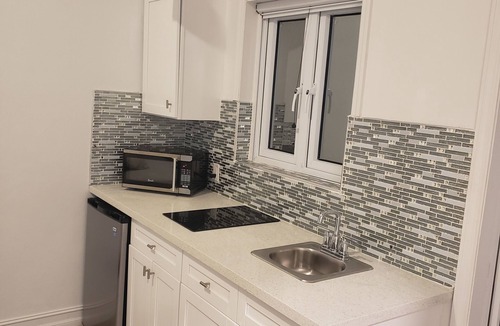 Rolleville Cottage | 3-2 Minutes Away From The Beach, Restuarant, Stores And Bars