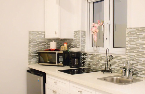 Rolleville Cottage | 3-2 Minutes Away From The Beach, Restuarant, Stores And Bars