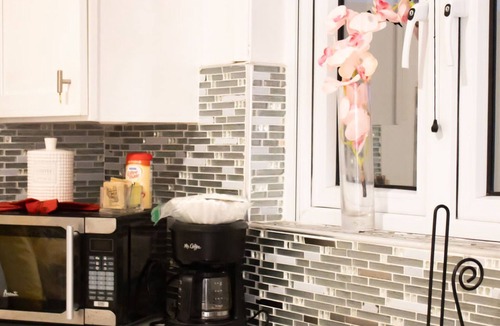 Rolleville Cottage | 3-2 Minutes Away From The Beach, Restuarant, Stores And Bars