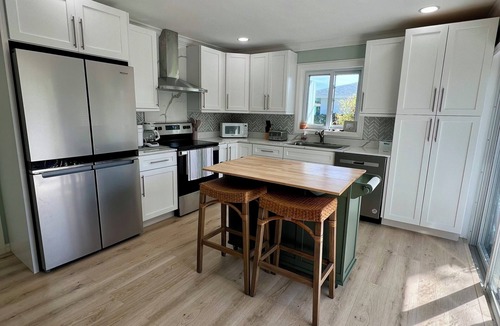 Treasure Cay Villa | 3-bdrm 2 bathrm Beach Villa w charming screened porch in beautiful Treasure Cay