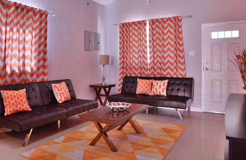 Kingston House | 3 bdrm, Pool, Wifi, Netflix,Sleeps 9,Family Friendly,Gated, Quite Neighborhood.