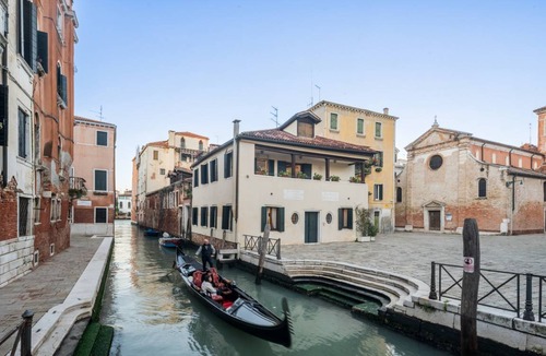 Santa Croce Apartment | 300 m² Apartment ∙ 3 bedrooms ∙ 6 guests