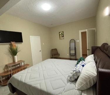 Saint Andrew Apartment | 360 Rokview 2BR Second-Floor Suite