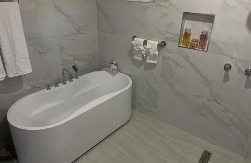 Saint Andrew Apartment | 360 RokView Suites