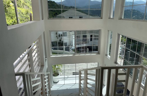 Saint Andrew Apartment | 360 Rokview Suites