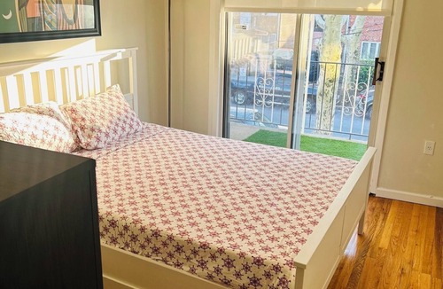 Canarsie Apartment | 3bedroom apartment in beautiful Brooklyn with WiFi, AC