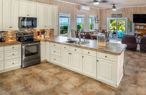 Spanish Wells Cottage | 4 BED 4 BATH: Breath Taking Views, Right On Beach: Free Golf Cart & Kayaks