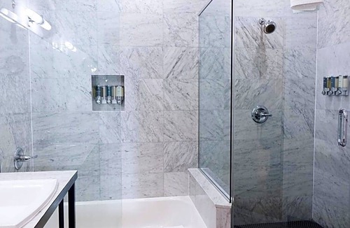 Greenpoint Hotel | 4-Star Hotel ∙ The Box House Hotel