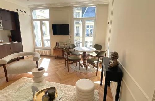 Faubourg-du-Roule Apartment | 4P 1BR - Fully Renovated with AC - Champs-Elysées