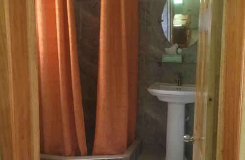 Crane corner House | 5 bedroom 5 bath sleeps 10 .