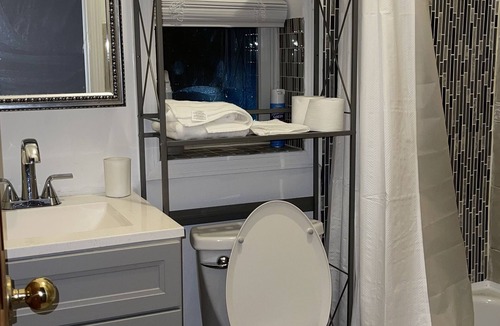 East New York Apartment | 5-Star Lovely 2BR 2BTH Duplex Max 5 ppl