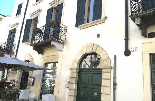 Verona City Centre Apartment | 60 m² Apartment ∙ 5 guests