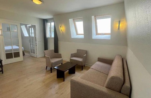 Le Plessis-Robinson Apartment | 80 m² Serviced apartment ∙ 6 guests