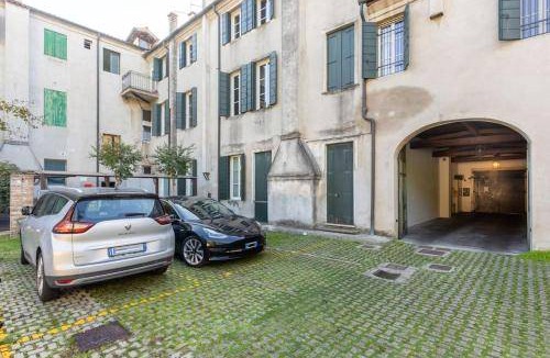 Historic Centre Apartment | 85 m² Apartment ∙ 1 bedroom ∙ 4 guests
