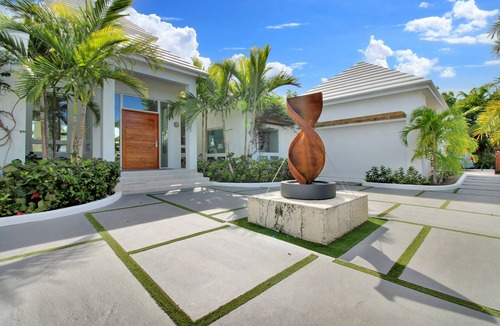 Nassau House | 8BR Waterfront Home Veranera Old Fort Bay, Nassau