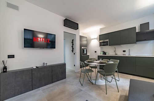 Porta Garibaldi Apartment | 9 min. Walk from Porta Nuova, Design and Elegance