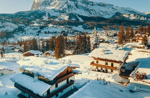 Cortina d'Ampezzo Villa | 900 m² Villa ∙ 6 bedrooms ∙ 12 guests