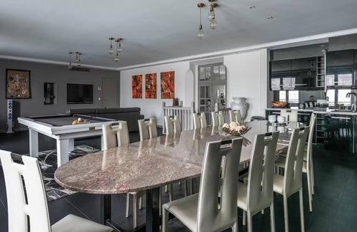 Quartier de la Monnaie Apartment | A CLASSIC PARISIAN CHARM, OFFERS BREATHTAKING VIEWS OF THE ICONIC ÎLE DE LA CITÉ