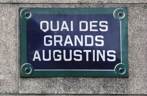 Quartier de la Monnaie Apartment | A CLASSIC PARISIAN CHARM, OFFERS BREATHTAKING VIEWS OF THE ICONIC ÎLE DE LA CITÉ