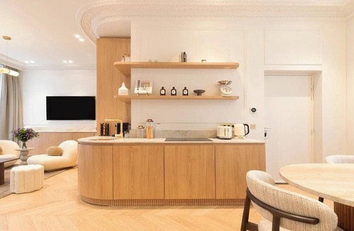 Les Halles Apartment | A LUXURIOUS & SERENE PARISIAN RETREAT, JUST STEPS FROM ÎLE DE LA CITÉ